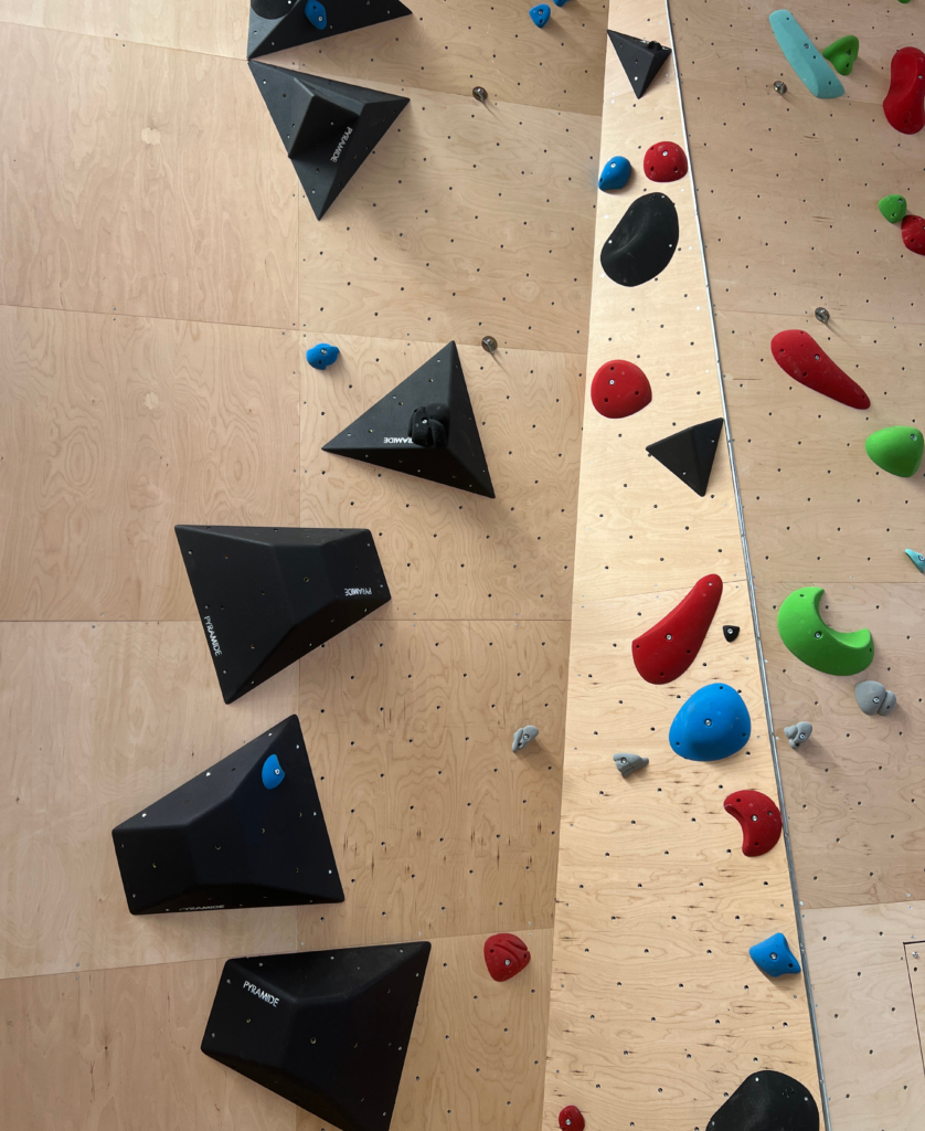 🔺Un mur en bois brut pour Colombes !